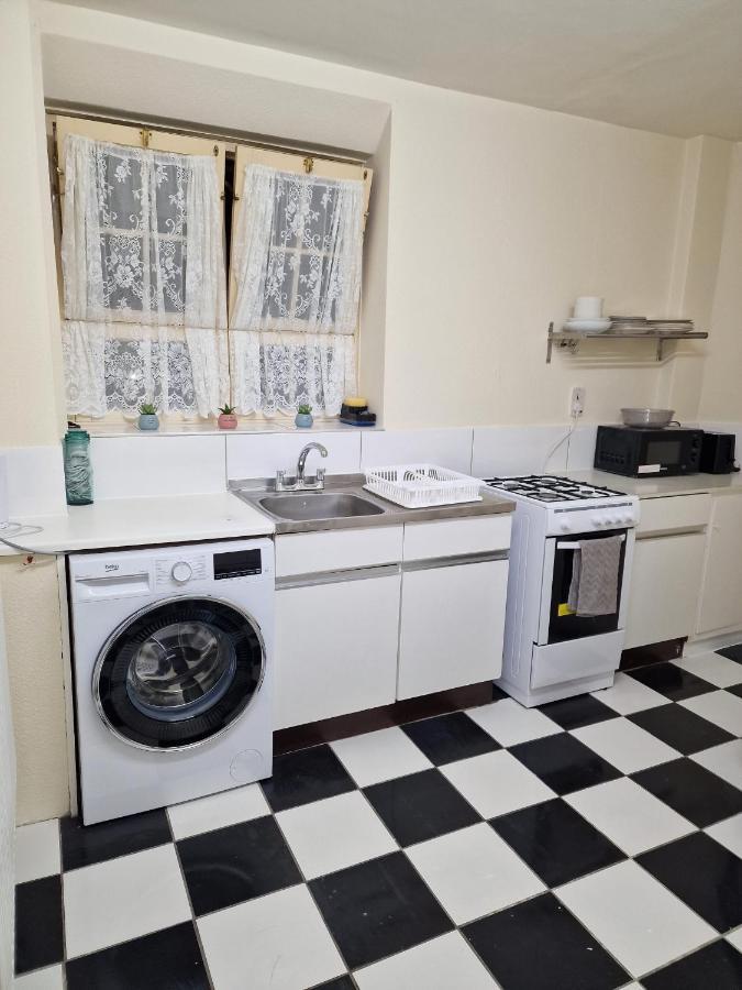 Waterloo - Zone 1 - Spacious One Bedroom Flat Londen Buitenkant foto